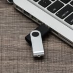 Pen Drive Giratorio Metalico 4GB/8GB/16GB/32GB